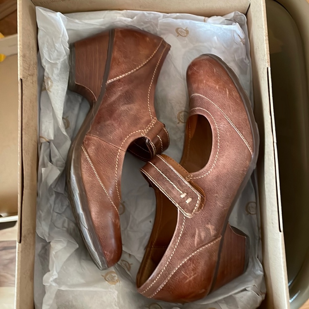 Size 8 Söfft brown leather pumps
